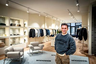 BNDeStemEL's tweet photo. Jonge ontwerper spreekt met minimalistisch merk Mansour verwend publiek aan: ‘Een pronkstuk voor je kledingkast’ https://t.co/F87X0ugox0 https://t.co/HioNDpzS6J