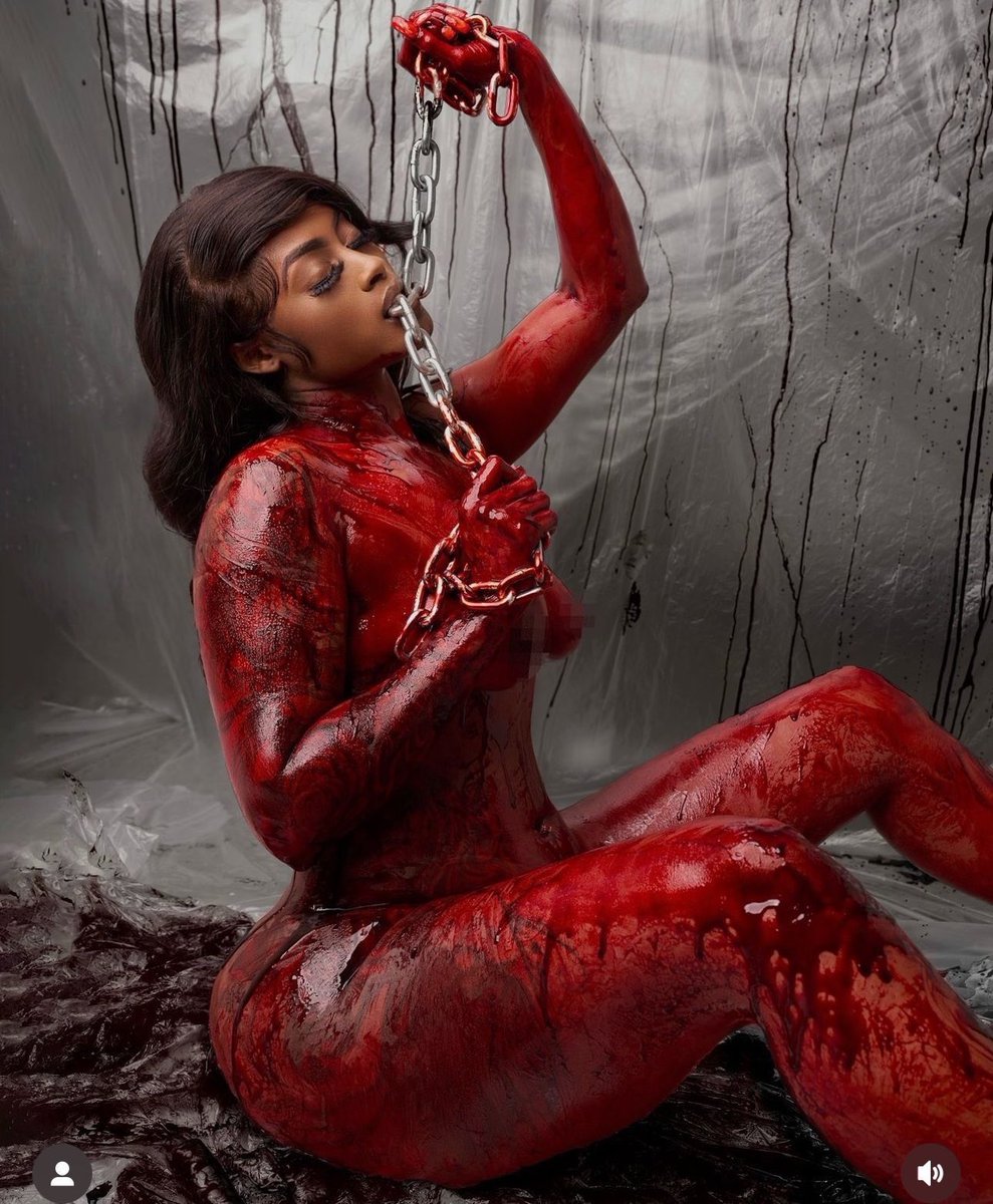 hhollyyy_'s tweet photo. Happy Halloween 🔪❤️❤️❤️ https://t.co/hSlgfJ2c2F