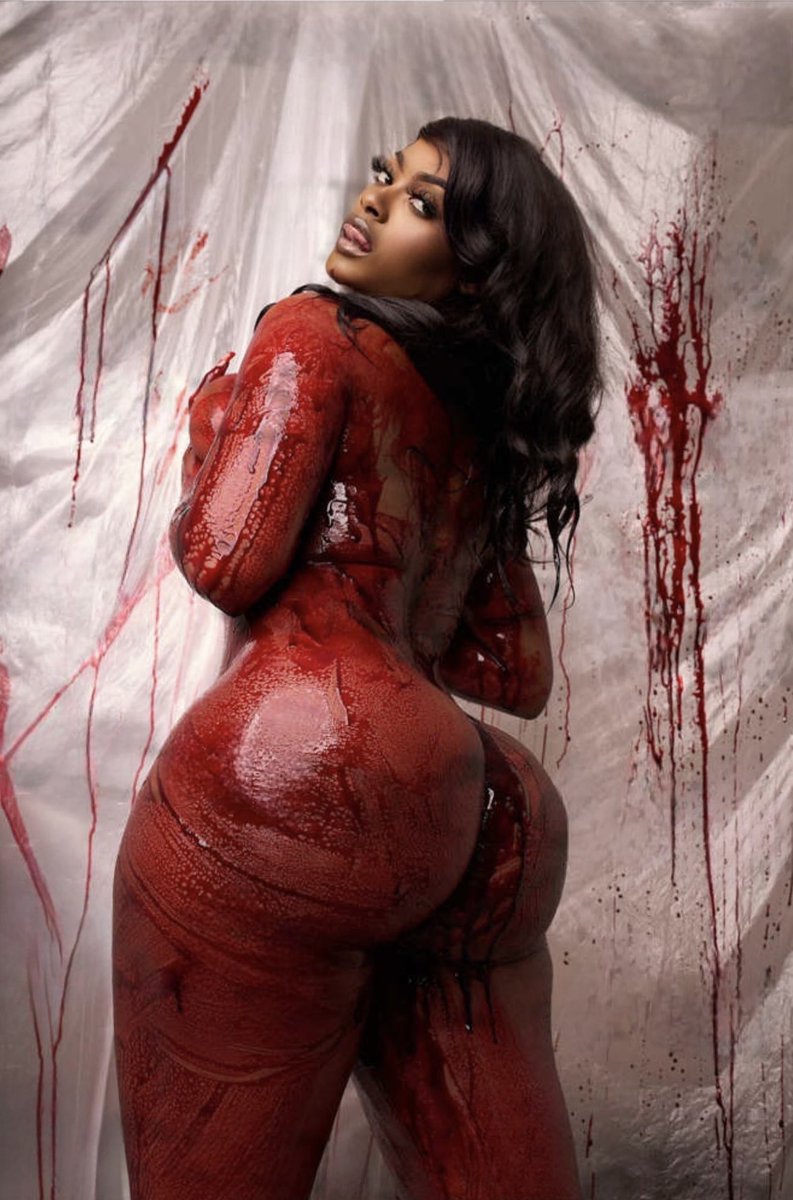 hhollyyy_'s tweet photo. Happy Halloween 🔪❤️❤️❤️ https://t.co/hSlgfJ2c2F