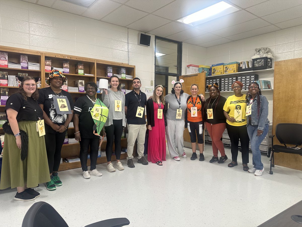 WBusenlehner's tweet image. Happy Halloween from the 1st grade team, aka the Fundations sound cards. @PboroElementary #ourPES #oneChatham