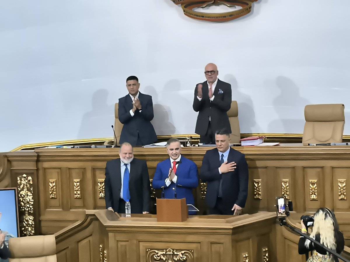 #EnFoto || Hemiciclo de Sesiones || Juramentación de los Ciudadanos: 

1. Tarek William Saab como Fiscal General.
2. Gustavo Vizcaíno, como Contralor General.
3. Alfredo Ruíz, como Defensor del Pueblo.
