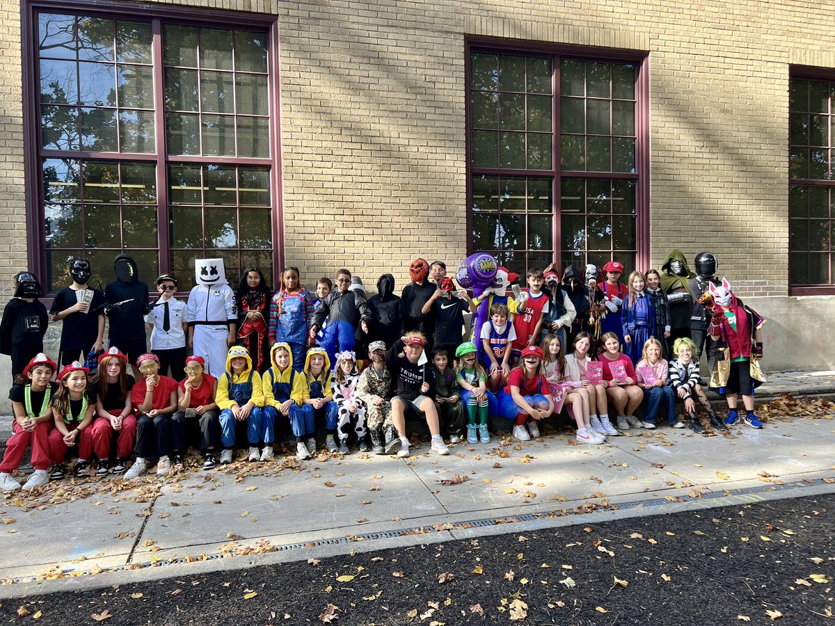 FifthGradeCWC's tweet image. Happy Halloween from Fifth Grade!