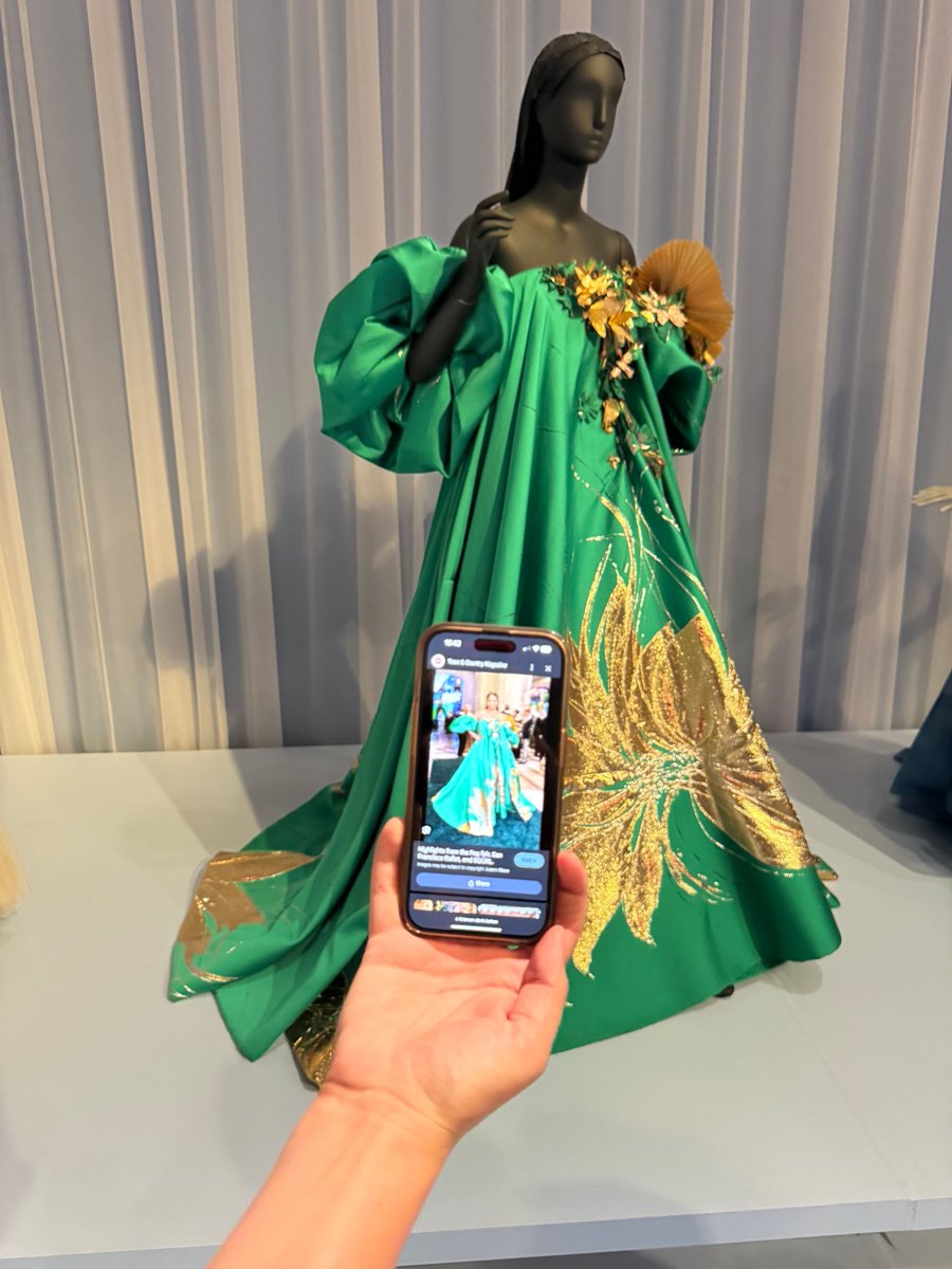 TheDeeView's tweet photo. Picture-ception. Because the only thing better than a green dress is a photo of it in the wild! https://t.co/gbYq4Aeb9L