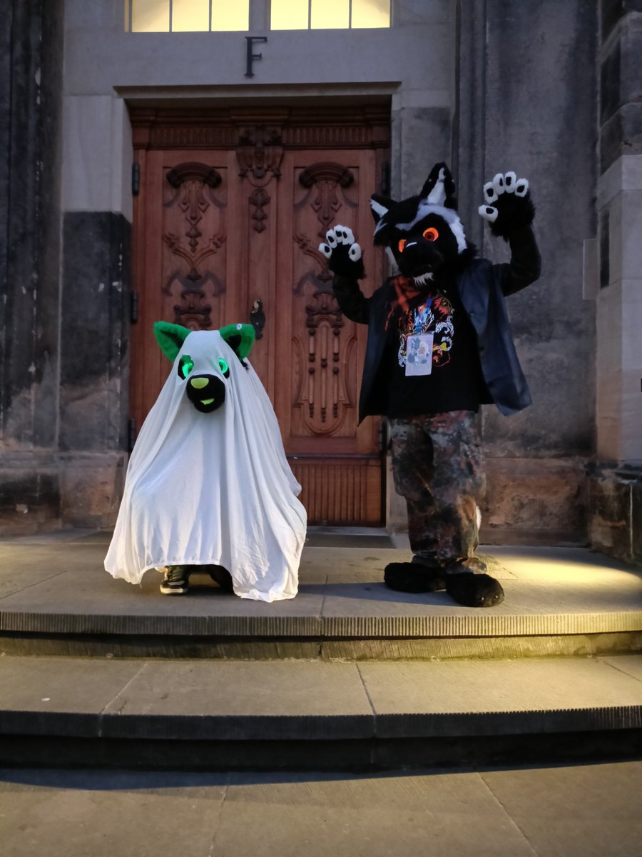 Happy Halloween 🎃🍂

👻: Agu 
📍: Fur Meet Dresden 13 
📸: Adi