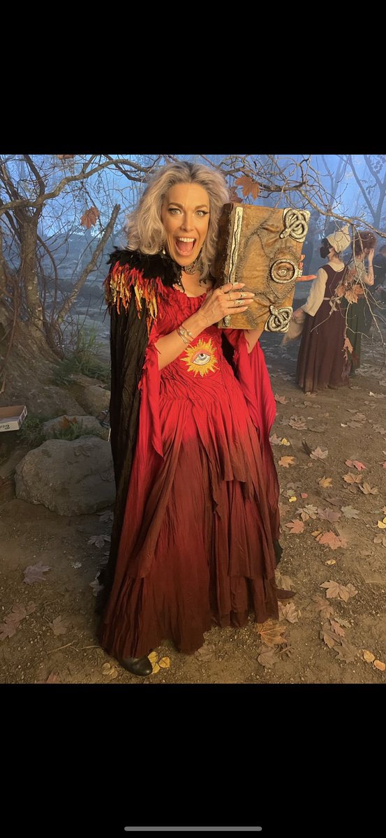 hanwaddingham's tweet image. HAPPY HALLOWEEN SISTAAAAAAAAAHS!👻💀🎃🎃🎃❤️ @HocusPocusMovie