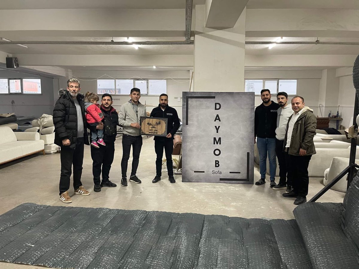 Bugün Genç Esnaf ziyaretleri kapsamında
Muhammed Ali Zengin (Vistaland), Abdullah Sadık Demir (Demir İskelet),
Kadir Dayan (Daymob) kardeşlerimizin işletmelerini ziyaret ettik.
Genç kardeşlerimize Allah hayırlı müşteriler nasip etsin inşallah.