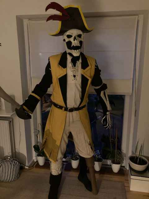 Captain_Rusz's tweet photo. My halloween costume for this year!☠️

@SeaOfThieves #BeMorePirate https://t.co/tCjUUi2oun