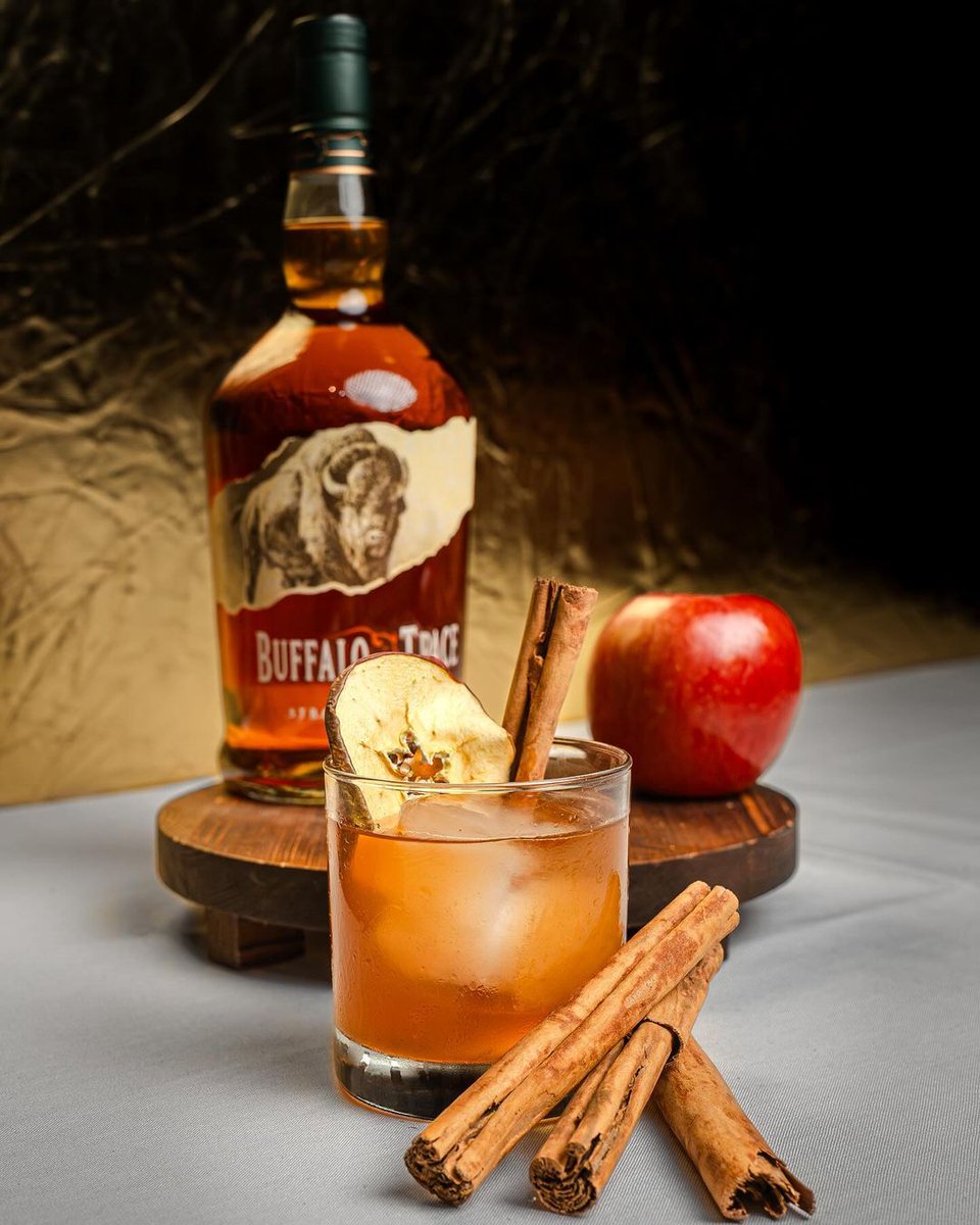 We’re going to embrace fall as long as we can, so if you need us, we’ll be at Mulvaney’s with “The Apple Don’t Fall Far From the Tree” in our hand. 🍎🥃 #MidtownSacramento #HandleDistrict
.
📷 @mulvaneysbl via IG