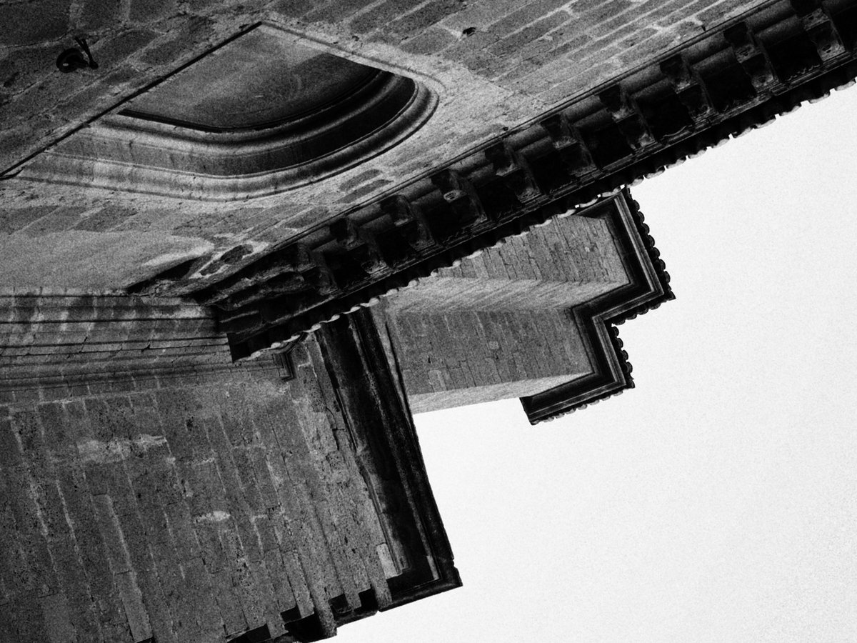 nya_zurc's tweet photo. Perspective ......... #oldbilding #arquitecturephotography #urbanphotography #streetphotography #cityphotography #cityview #citystrangers #cityescape #lifeisalwayson #photography #photo #photooftheday #photographer https://t.co/mS5cQtOERn