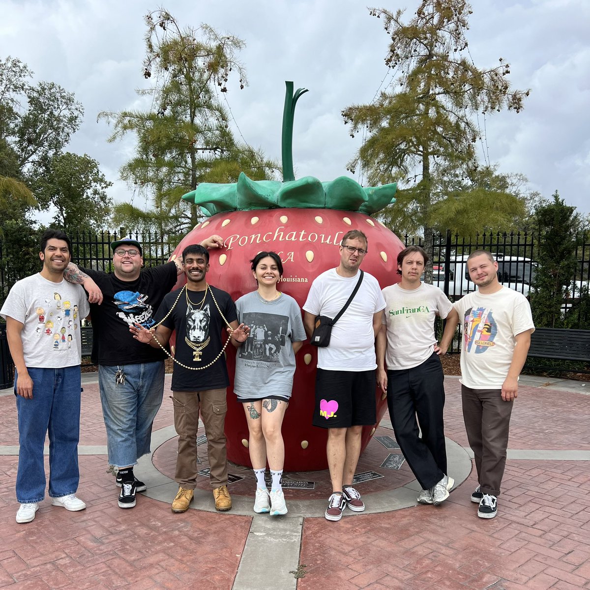 BayAreaPartyPpl's tweet photo. Just Friends: music for strawberry enjoyers https://t.co/O4VubKZCi1