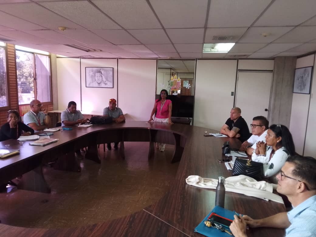 InapymiSucre's tweet photo. ⚙️ #Enterate Este #28Oct recibimos la visita de nuestra coordinadora de asistencia técnica integral,Doravis Mendoza y a Runfys Lara, de oficinas estadales, por instrucción de nuestro Pdte. Ing. Neptaly Fernández, trabajando en la nueva metodología de asistencia técnica integral. https://t.co/CSOYI1YQTs