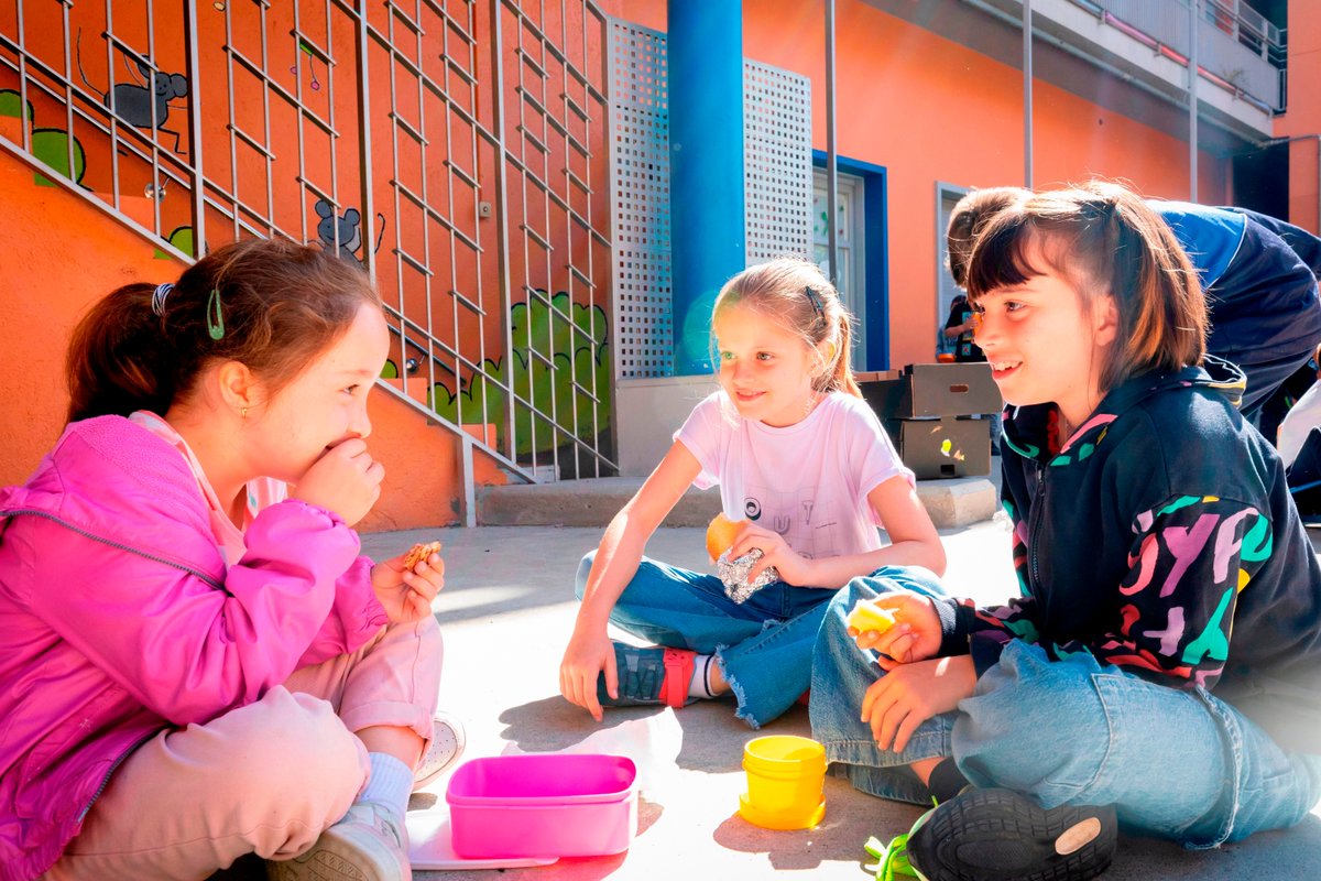L'empatia és clau des de petits! 🤗 A l'escola, la treballem amb jocs, contes i activitats en grup. Així, els nens aprenen a expressar emocions i relacionar-se saludablement. 👫 #Empatia #Emocions #Aprenentatge #Educació #Lestonnac #Mollet