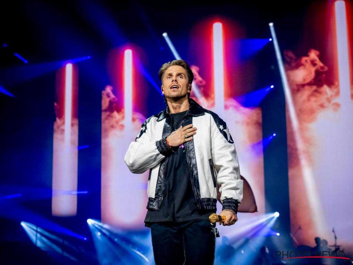 André Hazes heeft nieuws over zichzelf en zijn zus Roxeanne: André Hazes werd eerder deze maand gesommeerd door zijn moeder Rachel Hazes. Ze hebben geen contact meer met elkaar. De zanger heeft tegenwoordig wel een goede band met zijn zus Roxeanne Hazes.… dlvr.it/TFwzTw