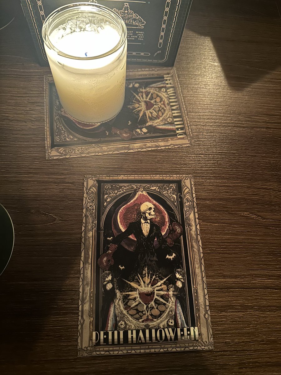 Happy Halloween! Really enjoyed presenting a paper today, thanks to <a href="/hsbamford/">Holly B 🌈</a> <a href="/_Elizabeth_M_W/">Elizabeth M Wilkinson</a> for organising a great day! 🧙‍♀️🐈‍⬛🤎