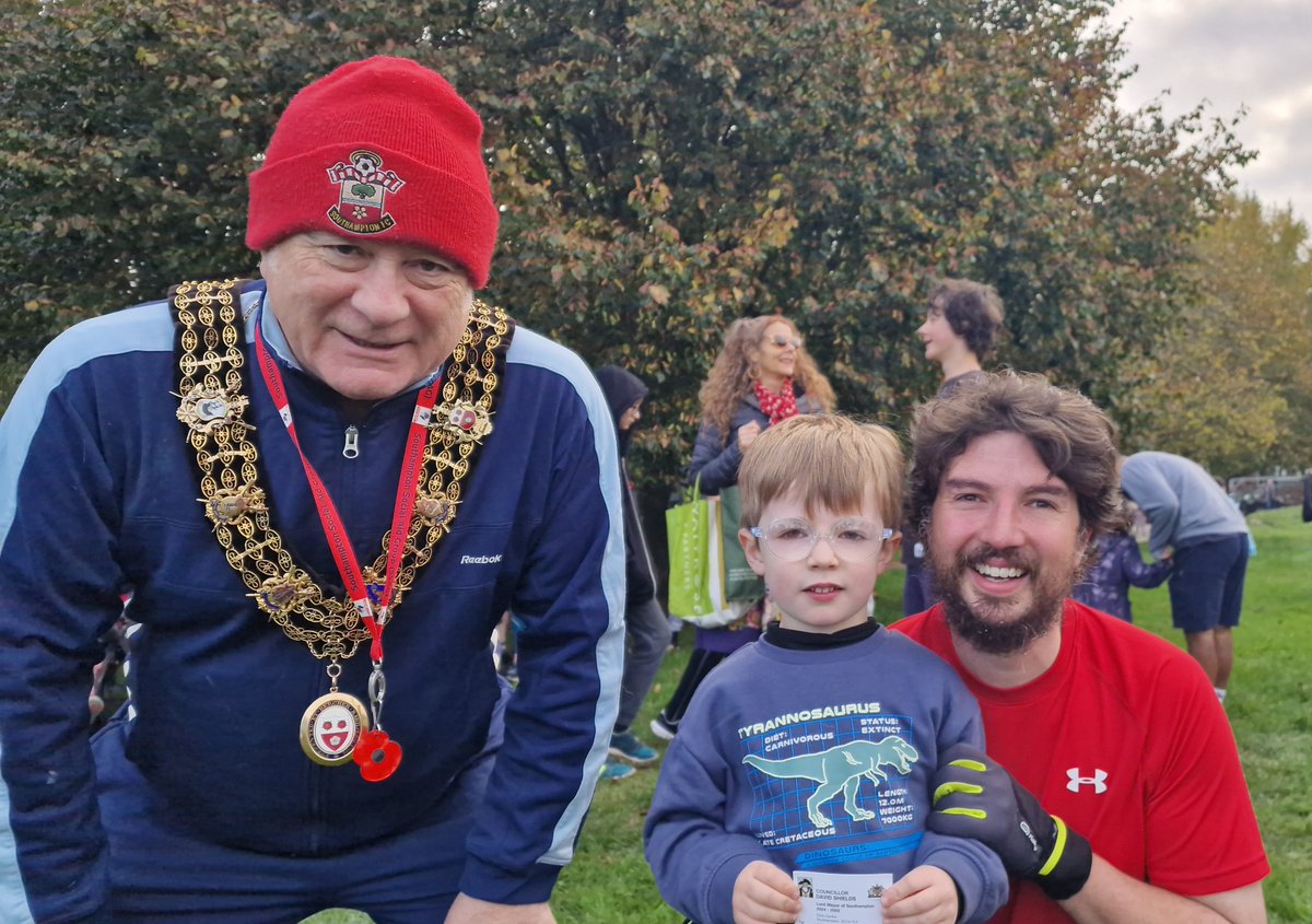 TheSotonMayor's tweet photo. A massive well done to the organisers, volunteers, parents and - of course - our young runners for the magnificent turnout on Sunday at Riverside Park for the 500th ever Junior Park Run event. This is a world record! Southampton with two regular junior Park Runs leads the way! https://t.co/y5s5TIBGrN
