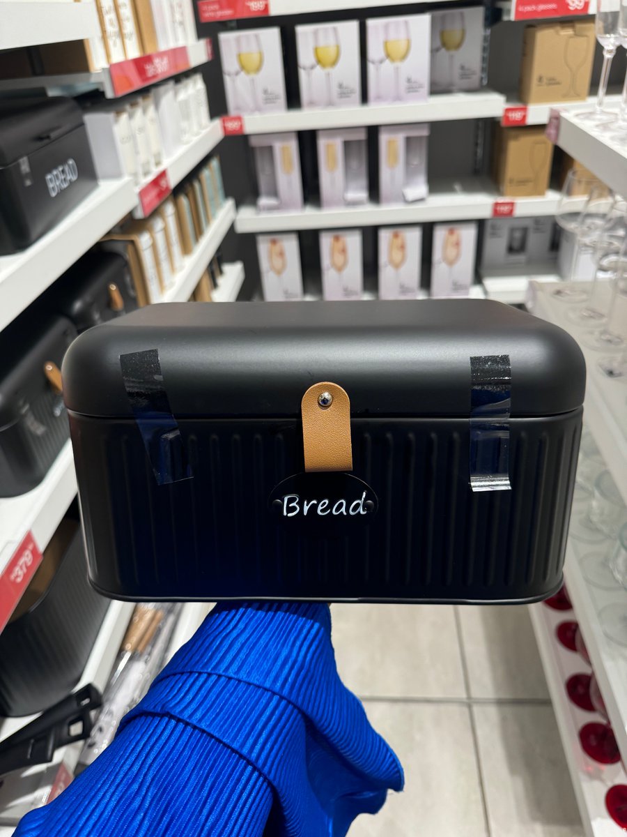 DropdLive's tweet photo. Unique black bread bin✨for R349.99🔥from Mr Price Home❤️. Store location: Hatfield Plaza Shopping Centre 📍.

 #dropd #mrpricehome #kitchen #GirlTalkZA  #Trending https://t.co/h2wwwHrAss