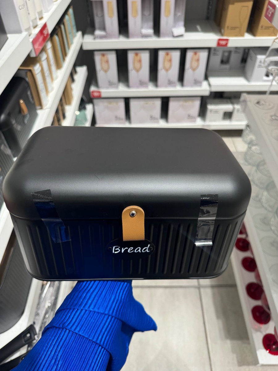 DropdLive's tweet photo. Unique black bread bin✨for R349.99🔥from Mr Price Home❤️. Store location: Hatfield Plaza Shopping Centre 📍.

 #dropd #mrpricehome #kitchen #GirlTalkZA  #Trending https://t.co/h2wwwHrAss