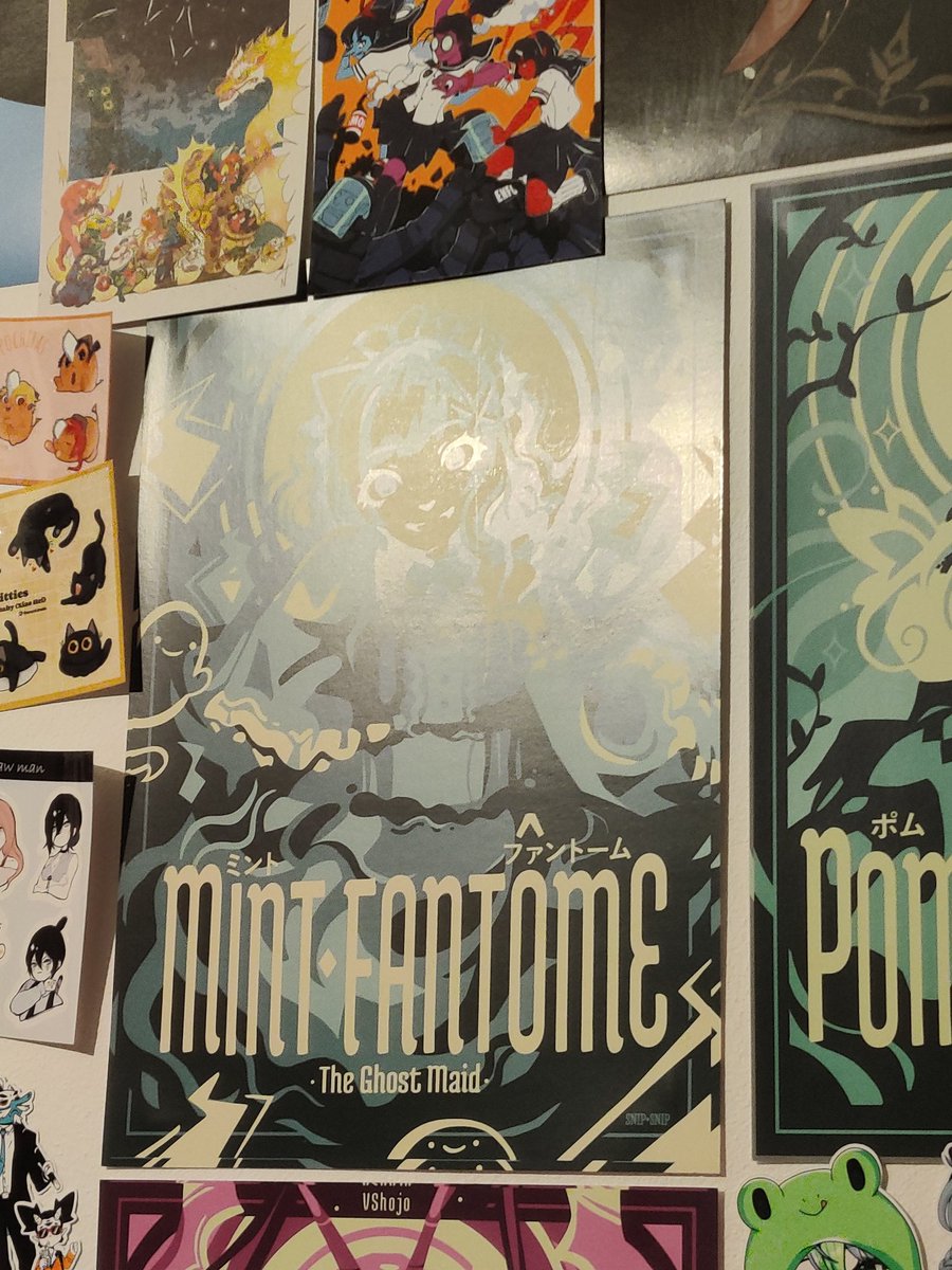The way the light is shining on my #MintFantome art is extra spooky today