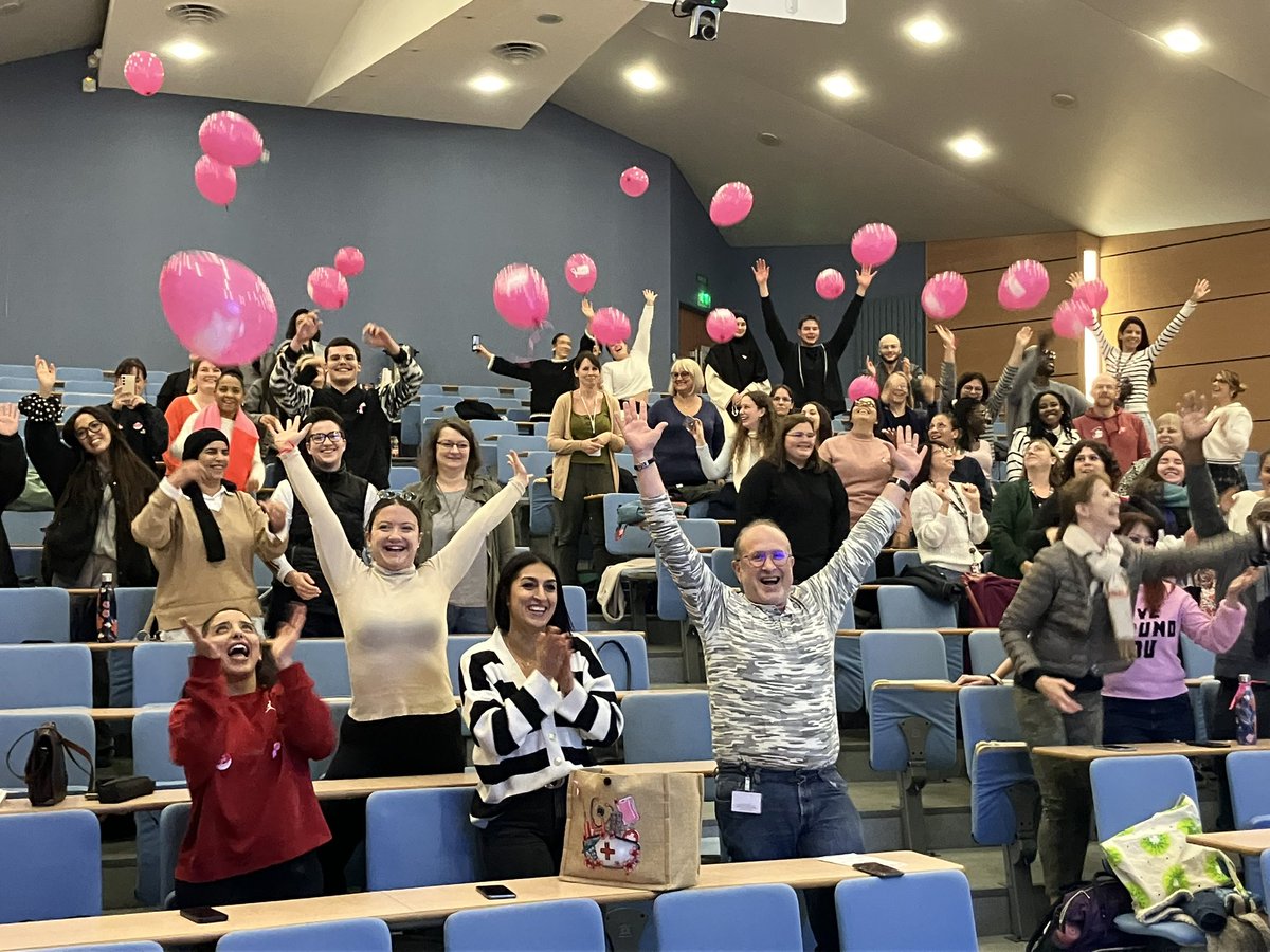 Alexandre Messina ovationné par les étudiants de l’IFSI de Mulhouse à l’occasion de la projection débat de son film « Elles dansent » Projection organisée par MGEN dans le cadre d’Octobre rose avec la collaboration active des professeurs de l’IFSI.