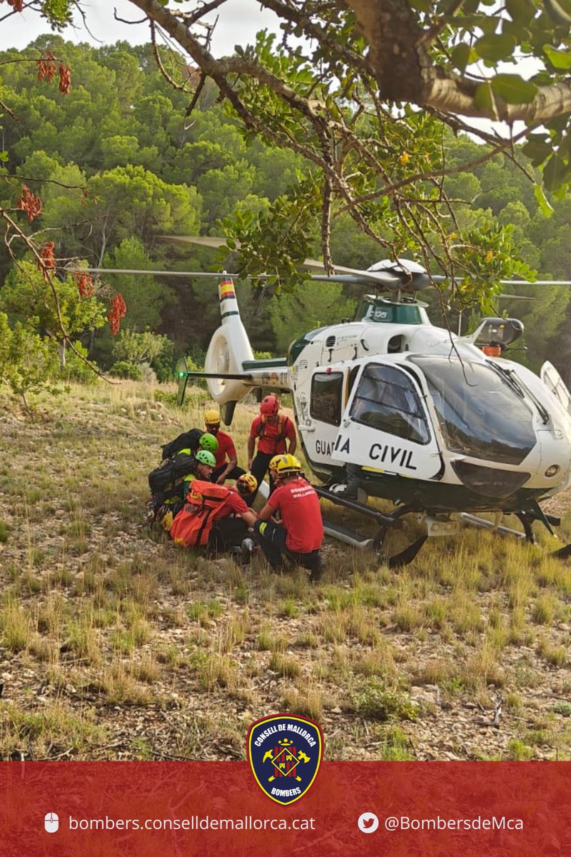 BombersdeMca's tweet image. Rescat d'una dona amb possible esguinç de turmell a La Trapa. Immobilitzam i traslladam la víctima a l'helicòpter del greim que la porta a @SonEspases. 
#Greim
#GrupdeRescatdeMuntanya
#ParcSóller
#ParcCalvià