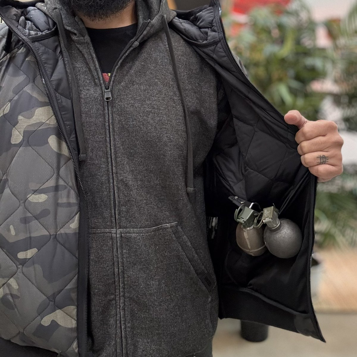 ViktosBrand's tweet photo. DRAWDOWN HOODIE & OPERATUS CAMO JACKET for the WIN! What’s your combo?
#DoubleUp #EDC
@ https://t.co/eiowk06cng
#VIKTOS #Drawdown #Operatus #Outerwear #Hoodie #Jacket #Halloween https://t.co/kkOUhCP9Vf