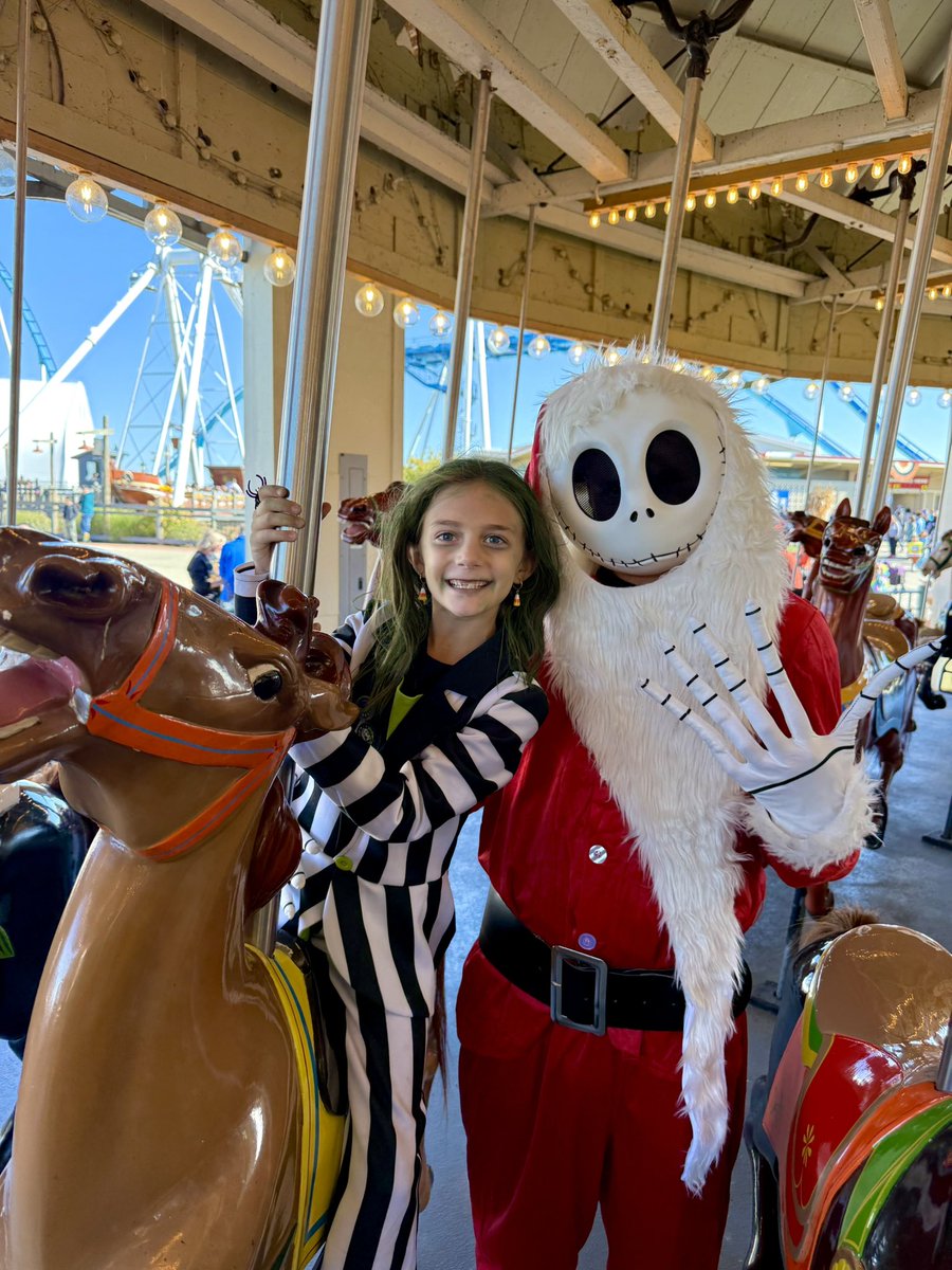 bradbonaroti's tweet photo. 👻Happy Halloween🎃
#CedarPoint #Halloween https://t.co/SxQx6Lbfkg