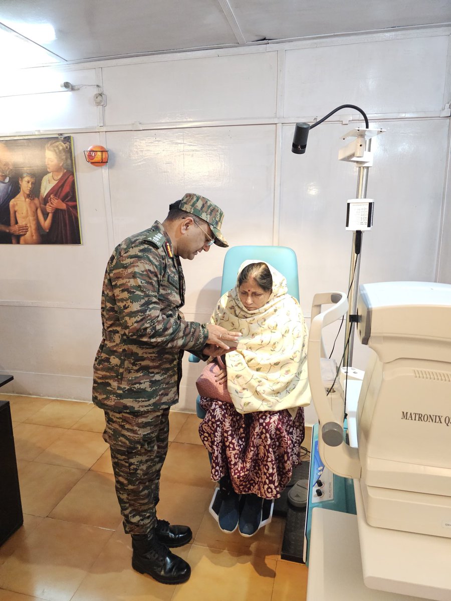GajrajCorps_IA's tweet photo. @GajrajCorps_IA has  established a specialized Eye OPD at 9,000 feet in #Senge, Arunachal Pradesh providing essential eye care for troops and local communities along the #Tezpur - #Tawang route. Equipped with state-of-the-art facilities, this initiative enhances healthcare access and strengthens Army-community bonds. 

#ServingBeyondDuty #healthcare
@adgpi 
@easterncomd
@HQ_IDS_India 
@SpokespersonMoD