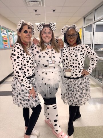 WilsonLashundra's tweet photo. It was a Spooktacular day @DeganElementary and Cruella and her Henchmen have been on the prowl for puppies!! Never a dull moment! #WeareDegan #ONElisd #StorybookCharacterDay #PrincipalChronicles https://t.co/HM3MfnMSUW