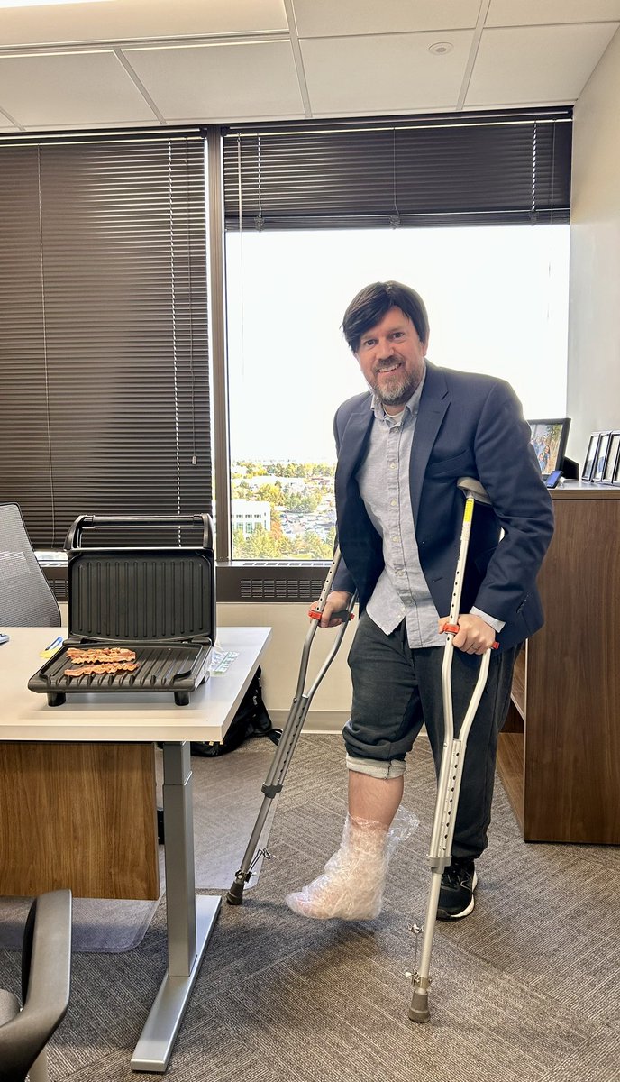 Throwing it back for the office costume contest and the flawless “The Injury” episode writing of <a href="/mindykaling/">Mindy Kaling</a>