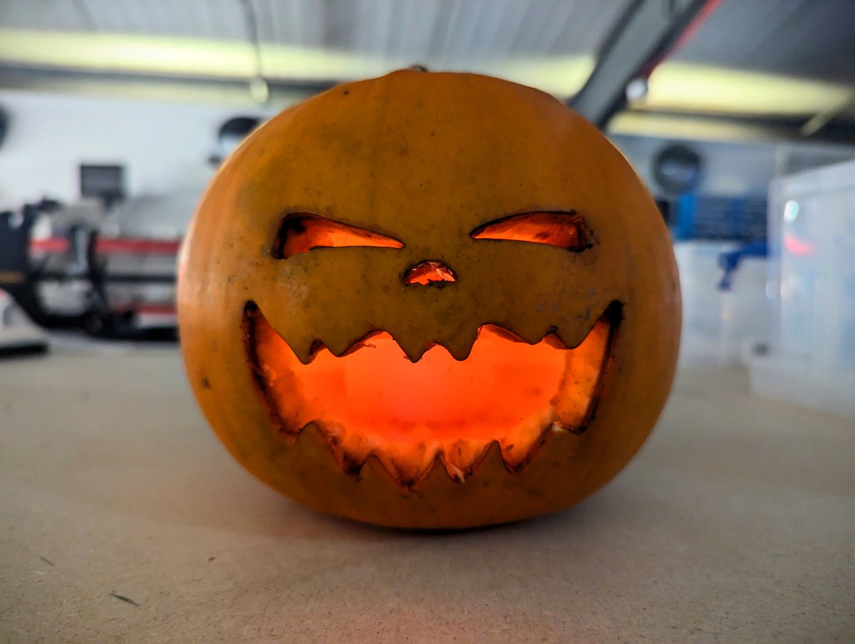 FiddlieTech's tweet image. 🎃✨ This Halloween, we took pumpkin carving to the next level…

#HalloweenHack #LaserCutPumpkin #SpookyScience #TechyHalloween