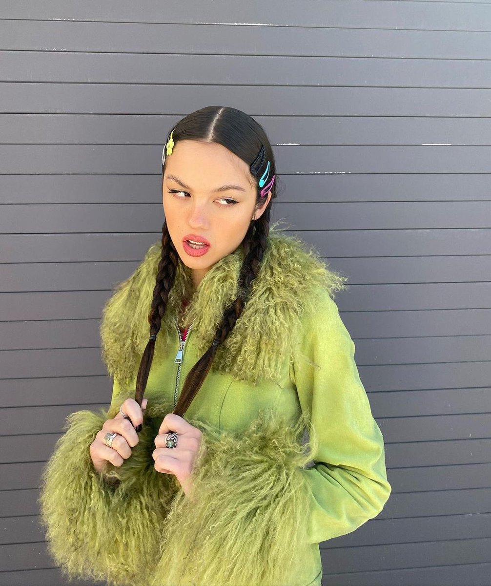 willnights1's tweet photo. Taylor Swift and Olivia Rodrigo's beef with actual facts and sources.

A long thread 🧵 https://t.co/y1Anx95qds