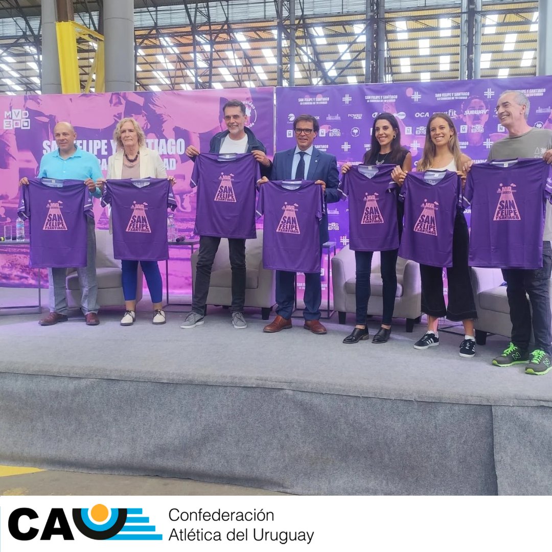 AtletismoCAU's tweet photo. Se realizó el lanzamiento de la San Felipe y Santiago en el Espacio Modelo.

Se distinguieron a dos referentes del atletismo: Néstor García y Natalie Bengoa por ser los primeros 🇺🇾 en varones y damas en ganar la carrera.

La San Felipe y Santiago se corre el 16/11.

#atletismoCAU https://t.co/g2JVARo5JZ