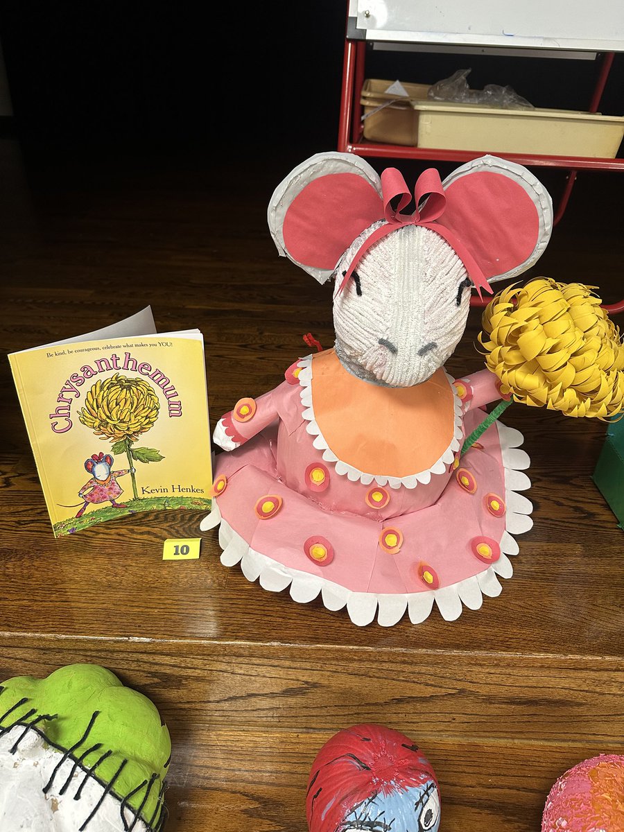 OrangeGroveAISD's tweet photo. Some storybook pumpkins from our students. We had so many great entries! Congratulations to our awesome artists! @Jldiaz_1 @mkilleya @maty_orozco #aldineimpact #ogpride https://t.co/Q2Bbf44KMC