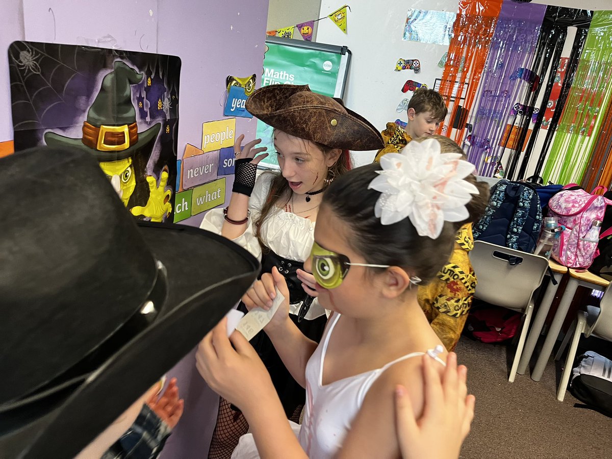 kearney_mr's tweet photo. Halloween 🎃 Tweet of the Week
Massive thank you to @MrsMcKenzie76 and @MclatchieMiss for organising the Halloween 👻 Market full of games and treats. Pupils had a blast. https://t.co/YAKrCL0ziC