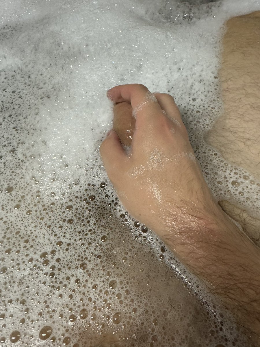 Kaum in der Wanne, schon am Wixxen😈💦