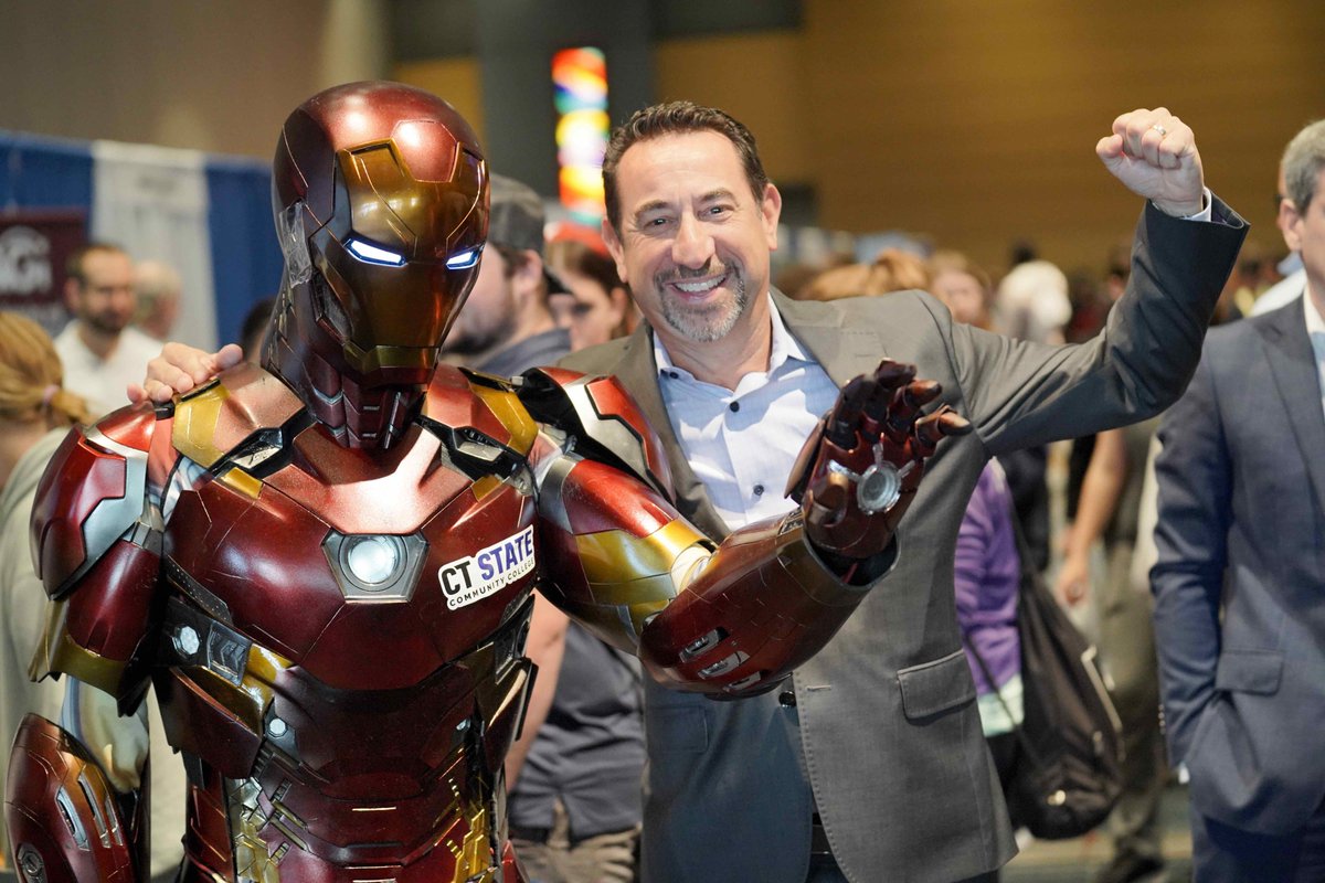 ChrisDipentima's tweet photo. Tons of energy at the #Aerospace Components Manufacturers trade show, with thousands of high school students exploring career pathways. Our world-class workforce is highly skilled and highly productive, one of the reasons we're a global hub for aerospace #manufacturing! #MadeinCT https://t.co/bUZGwfiUPc