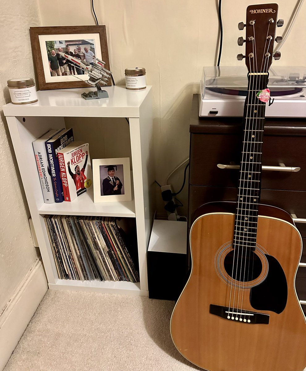 PMRandy's tweet photo. Feeling rather satisfied 😊 
Built a new piece of furniture, had a move around and then re-strung and tuned my old acoustic guitar. 🎸 
Might have to have a beer to celebrate 😂 
#Smug 
#DIYGod https://t.co/4jIRE4inTi