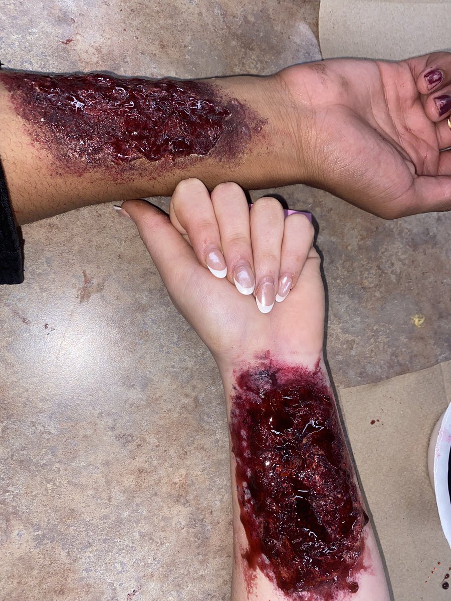 ASHLEYNlCOLE's tweet photo. I taught a special effects makeup class today at my old cosmetology school 😎😝 https://t.co/lU8W2XhW1B