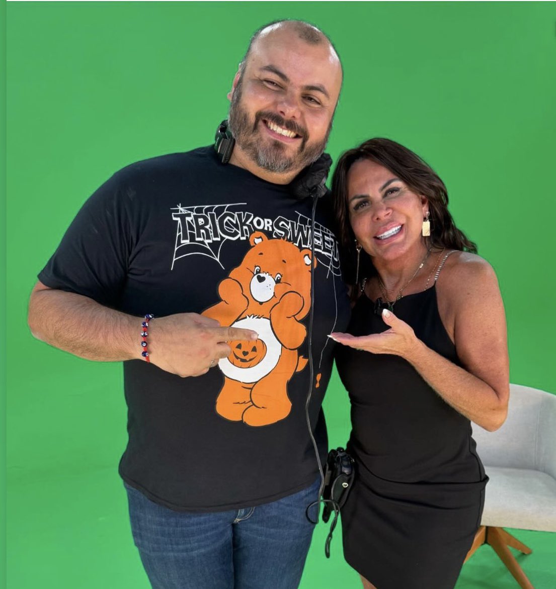 JeffersonCandid's tweet photo. Hoje teve também gravação de #DocSS com #Gretchen que tem lindas histórias pra contar sobre Silvio Santos 👏🏻👏🏻👏🏻👏🏻🎬🎥👊👊👊😜😉😍💙✨
#Sbt #Pss #SilvioSantos #Pranks #CamerasEscondidas #Tv #TvShow #Backstage #Bastidores #PatriciaAbravanel #filmaker #filmakerslife https://t.co/DT5gnfUxMv
