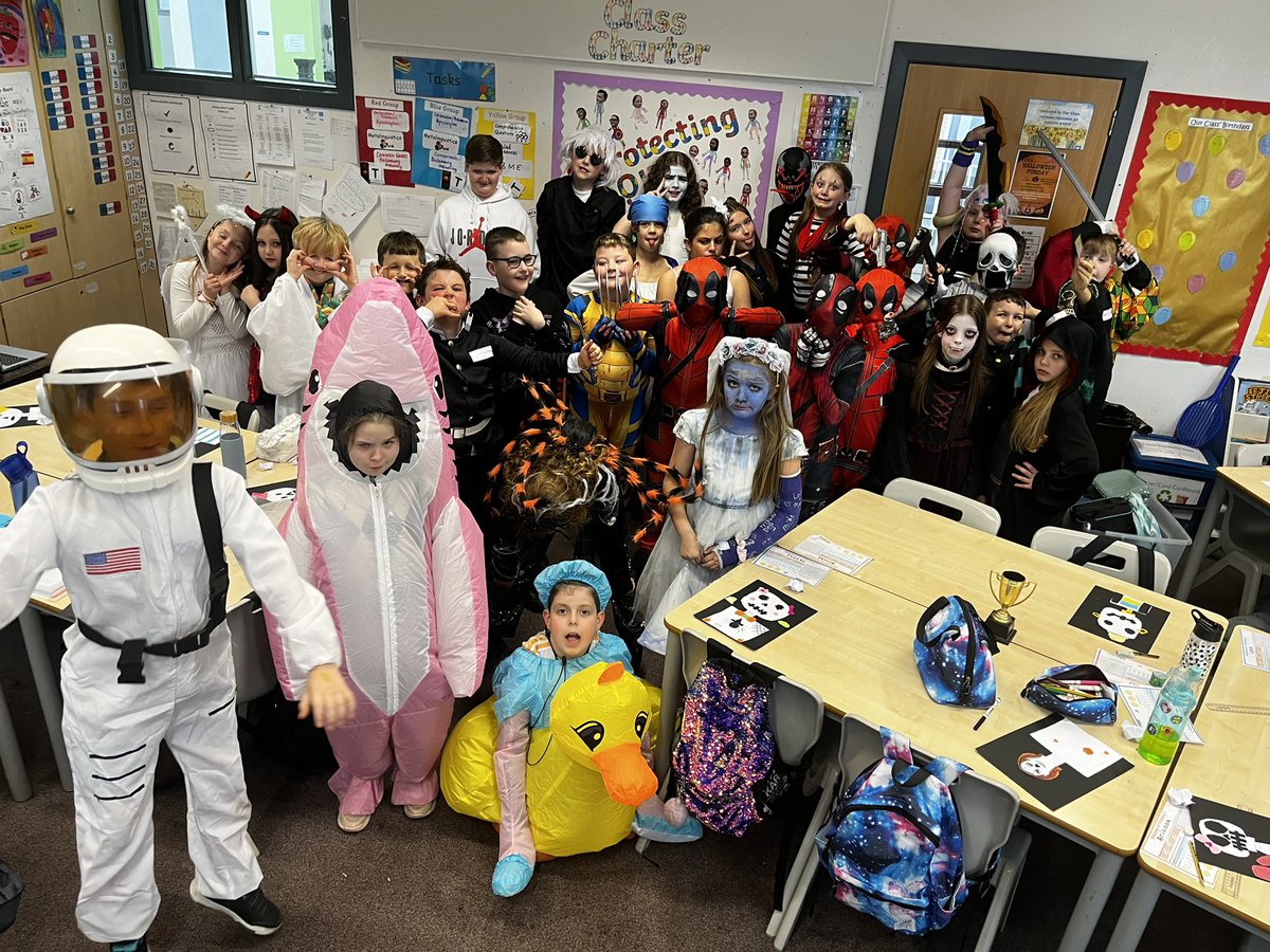 kearney_mr's tweet photo. Happy Halloween from P6 👻 🎃 @GreenhillPS https://t.co/SreFevN6al