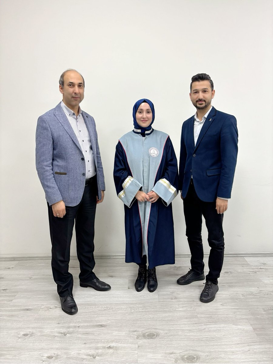 Danışmanı olduğum Elif Sena KİRAZ KARABULUT "Değerler Eğitimi Üzerine Yapılan Lisansüstü Çalışmaların İncelenmesi: Bir Meta-Analiz Çalışması" adlı yüksek lisans tezini başarıyla savunarak tamamladı. Kendisini tebrik eder başarılarının devamını dilerim.