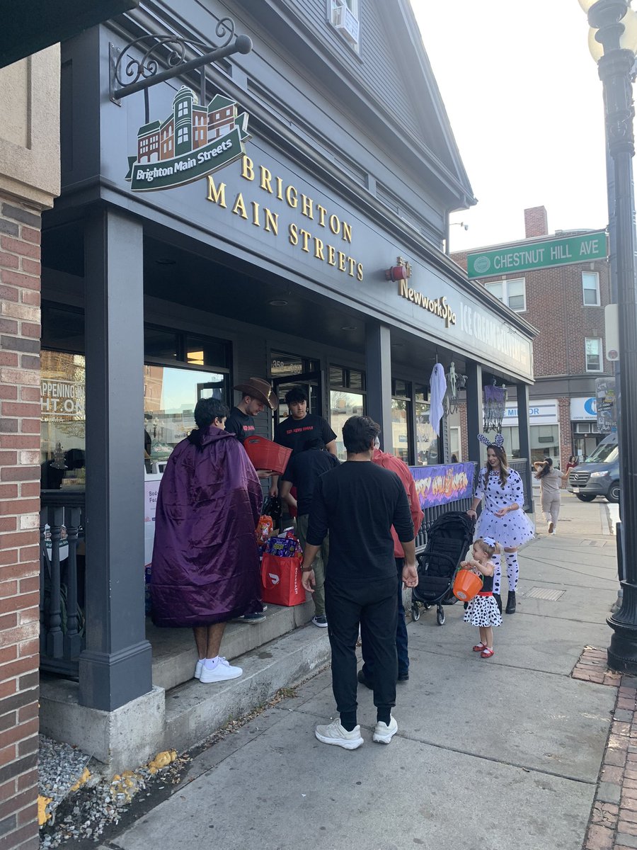 Kevin G. Honan (@repkevinhonan) on Twitter photo HAPPY HALLOWEEN! 🎃
Come trick-or-treat with <a href="/BrightonMainSts/">Brighton Main Streets</a> in Brighton Center where we’ll be passing out toothbrushes and candy until 5 PM. 🍬 HAPPY HALLOWEEN! 🎃
Come trick-or-treat with <a href="/BrightonMainSts/">Brighton Main Streets</a> in Brighton Center where we’ll be passing out toothbrushes and candy until 5 PM. 🍬
