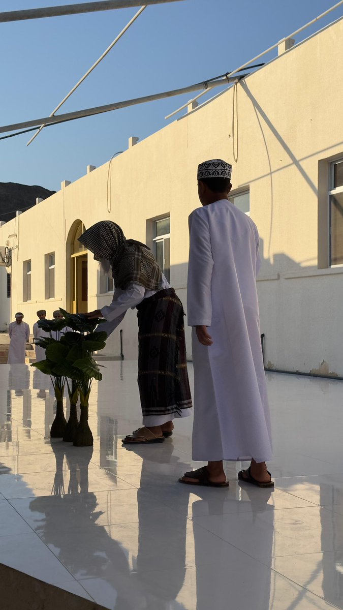 في إحياء مناسبة عيد الشجرة نفذت المدرسة إذاعة متميزة احتوت على كلمة معبرة عن هذا اليوم و معلومات عامة عن الأشجار في السلطنة و مسرحية بعنوان ( أزرعوا اليوم لتحصدوا غدا ) قدمتها فرقة المسرح بالمدرسة  ..