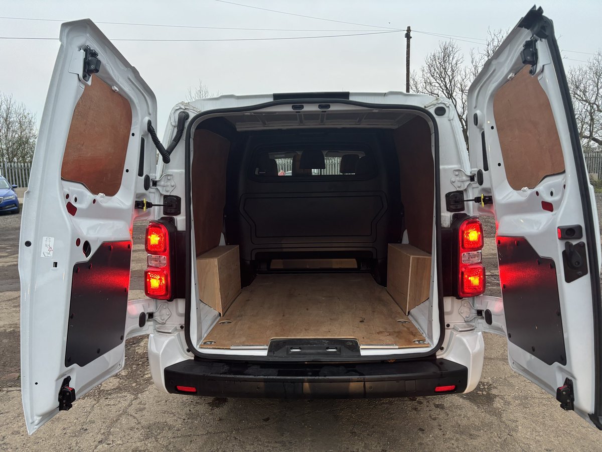 NVHfleet's tweet photo. Need six seats AND lots of luggage space for that family holiday? Then we have the perfect solution for you! There’s even ISOFIX in the back too. 
#holidays #family #sixseater https://t.co/8x1auxHmZs