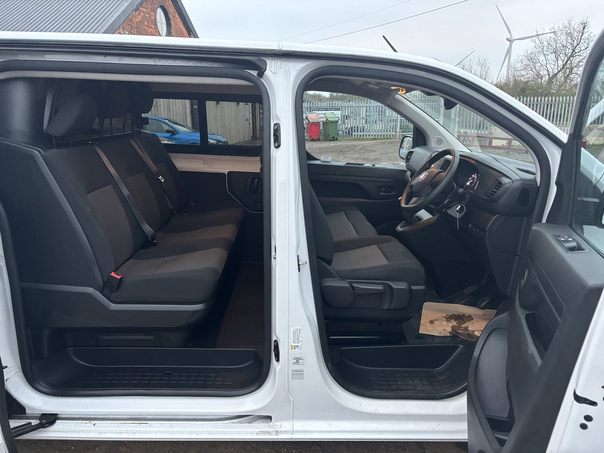 NVHfleet's tweet photo. Need six seats AND lots of luggage space for that family holiday? Then we have the perfect solution for you! There’s even ISOFIX in the back too. 
#holidays #family #sixseater https://t.co/8x1auxHmZs