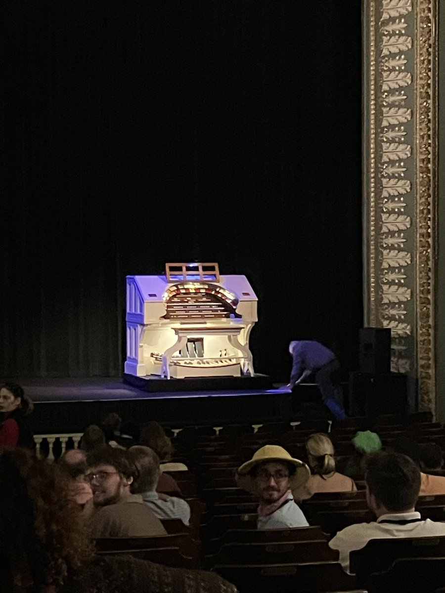 BONDGIRLRAQUEL's tweet photo. About to watch the classic Nosferatu (1922) with a Wurlitzer accompaniment! #scad #scadsavannah #scadfilmfestival https://t.co/IGSPDe6Bli
