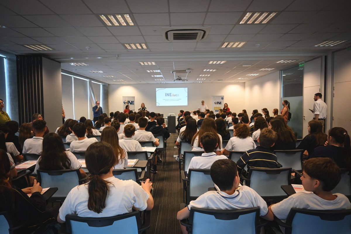 ine_uruguay's tweet photo. El día de hoy recibimos a más de 100 estudiantes del Colegio Maturana en una nueva jornada del programa #INEduca
Te invitamos a ver el resumen y las mejores 📸 imágenes que nos dejó la actividad
▶️https://t.co/l20ibi9YYs https://t.co/QoaPWpx4TJ