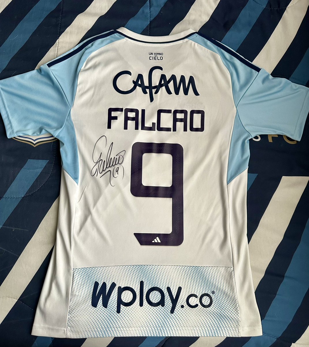 DuvDaz's tweet photo. El sueño de todos 🐯Ⓜ️💙 @FALCAO https://t.co/dlFLpW55Ux