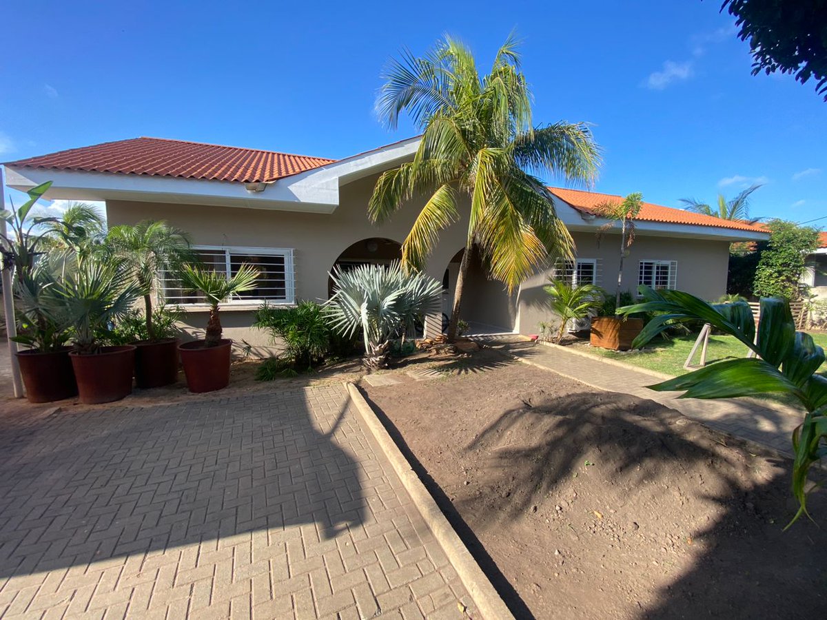 KwakuDaRealtor's tweet image. Renting Now:
5 bedroom house + Staff Quarters 
Summer hut 
Standby Generator 
Serene environment 
En-suite kitchen 
📍Regimanuel Spintex, East Airport. Ghana
Renting unfurnished - USD 3,000 
Call: +233-505696228
T&C’s Apply.
#property #rent #spintex #ghana  #usa #forrent
