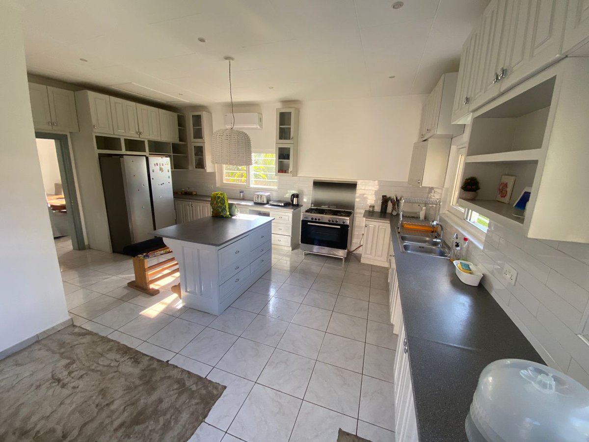 KwakuDaRealtor's tweet image. Renting Now:
5 bedroom house + Staff Quarters 
Summer hut 
Standby Generator 
Serene environment 
En-suite kitchen 
📍Regimanuel Spintex, East Airport. Ghana
Renting unfurnished - USD 3,000 
Call: +233-505696228
T&C’s Apply.
#property #rent #spintex #ghana  #usa #forrent